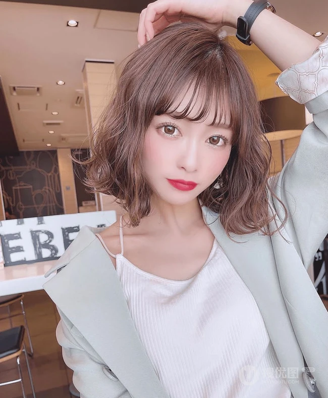 可爱减龄的短发烫发刘海发型女生，带点日系的小清爽短发，盘他！ 第1张