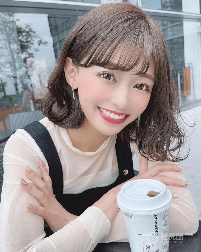 可爱减龄的短发烫发刘海发型女生，带点日系的小清爽短发，盘他！ 第9张