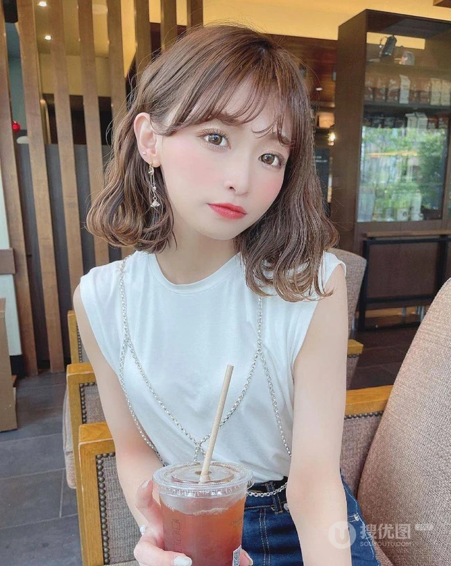 可爱减龄的短发烫发刘海发型女生，带点日系的小清爽短发，盘他！ 第3张