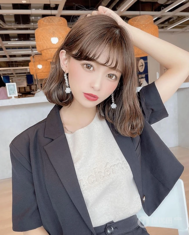 可爱减龄的短发烫发刘海发型女生，带点日系的小清爽短发，盘他！ 第5张