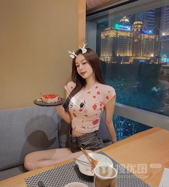 标准模特身材香港女生王静雅气质可爱气质自拍写真生活照图片