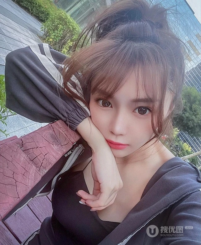 网红女生Shin小芯气质可爱甜美自拍生活照图集