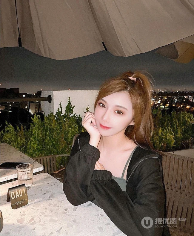 网红女生Shin小芯气质可爱甜美自拍生活照图集