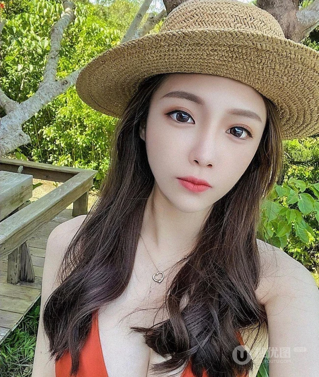 网红女生Shin小芯气质可爱甜美自拍生活照图集