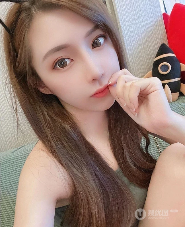 网红女生Shin小芯气质可爱甜美自拍生活照图集