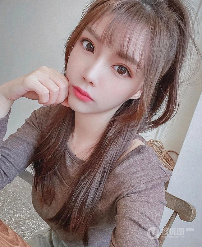 网红女生Shin小芯气质可爱甜美自拍生活照图集