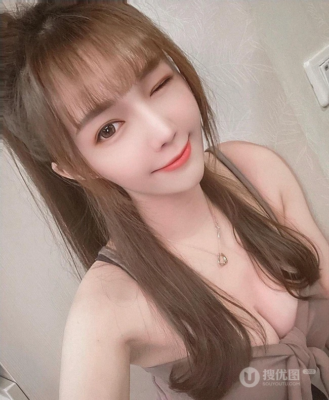 网红女生Shin小芯气质可爱甜美自拍生活照图集