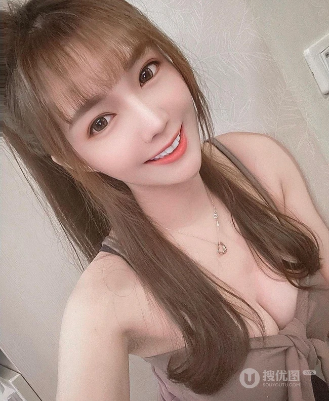 网红女生Shin小芯气质可爱甜美自拍生活照图集