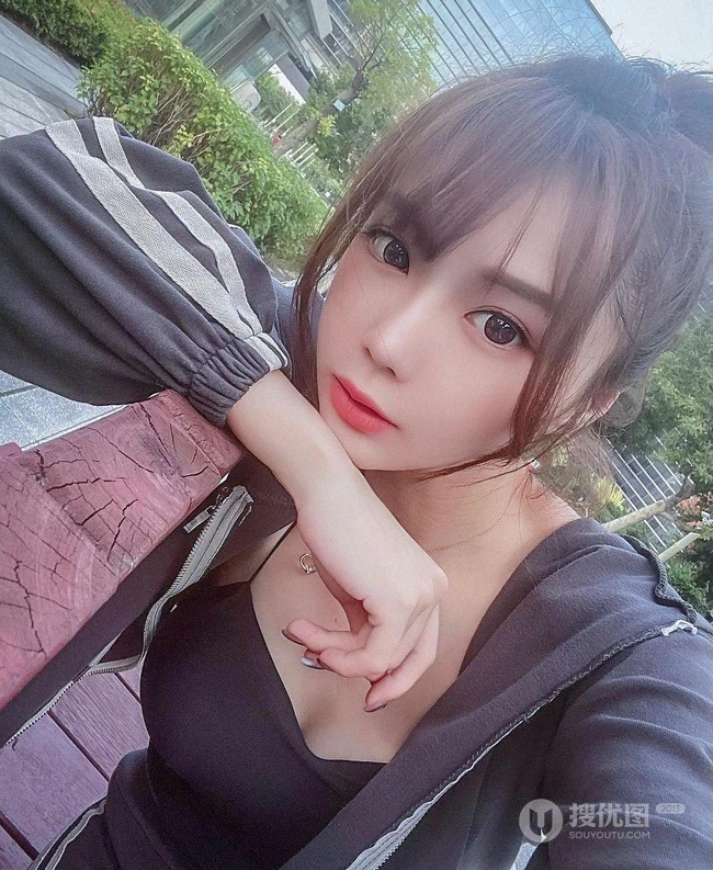 网红女生Shin小芯气质可爱甜美自拍生活照图集