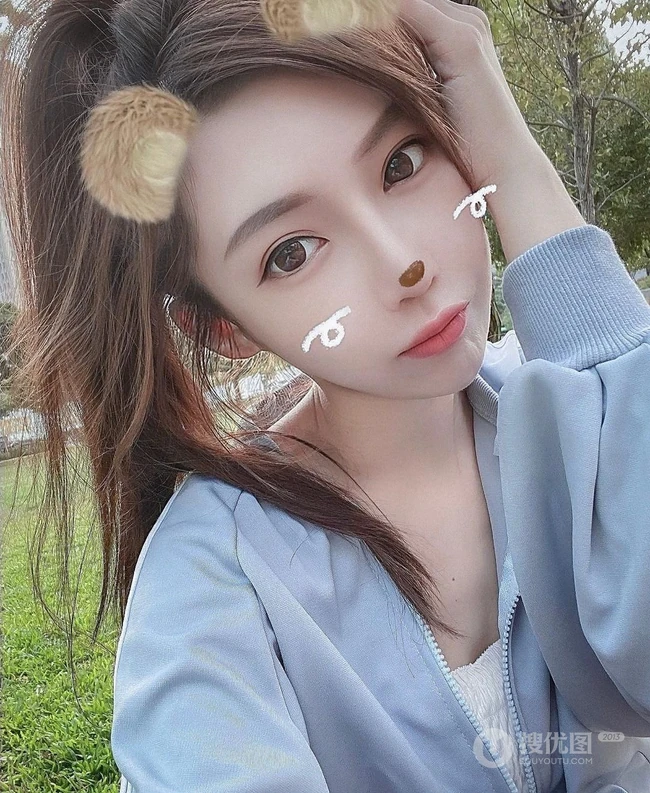 网红女生Shin小芯气质可爱甜美自拍生活照图集