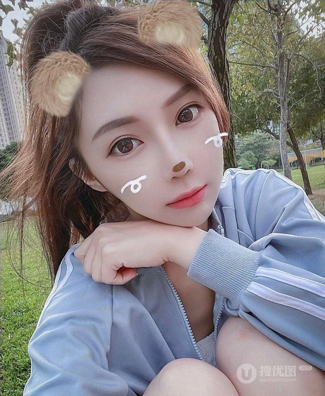 网红女生Shin小芯气质可爱甜美自拍生活照图集