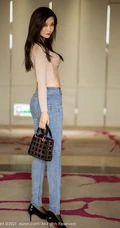 媚眼动人丹凤眼女生刘艾琳Allen直爽紧身牛仔裤高清好看写真套图