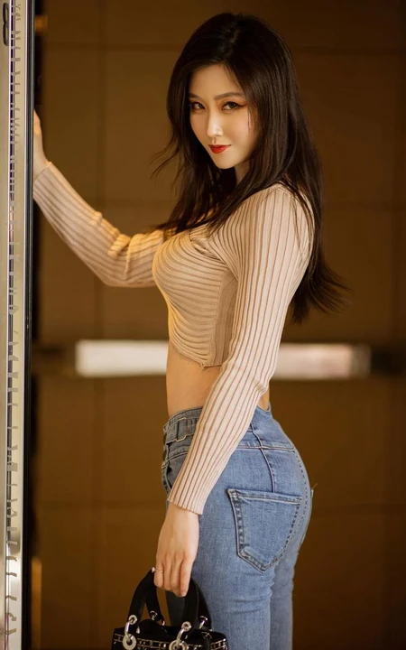 媚眼动人丹凤眼女生刘艾琳Allen直爽紧身牛仔裤高清好看写真套图