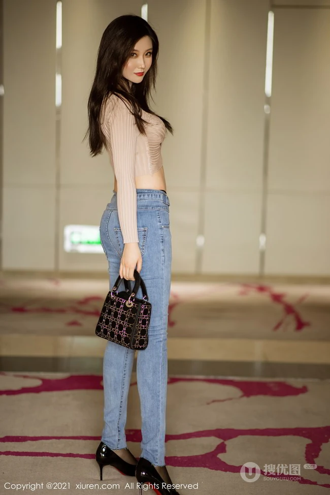 媚眼动人丹凤眼女生刘艾琳Allen直爽紧身牛仔裤高清好看写真套图