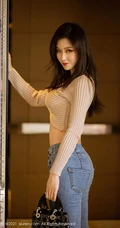 媚眼动人丹凤眼女生刘艾琳Allen直爽紧身牛仔裤高清好看写真套图