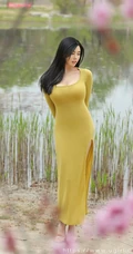 身材堪称波涛汹涌的大屁股女生娜露Selena户外踏青优雅写真套图