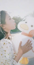 白鹿清新白色碎花连衣裙甜美可爱街拍图片