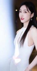 宣璐优雅气质露肩高叉白裙显亮眼身材气质图片