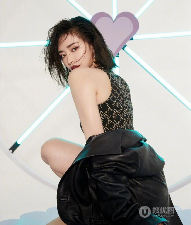 THE9女团成员周年照登杂志酷美写真图片
