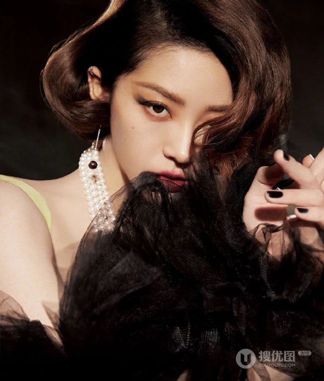 THE9女团成员周年照登杂志酷美写真图片