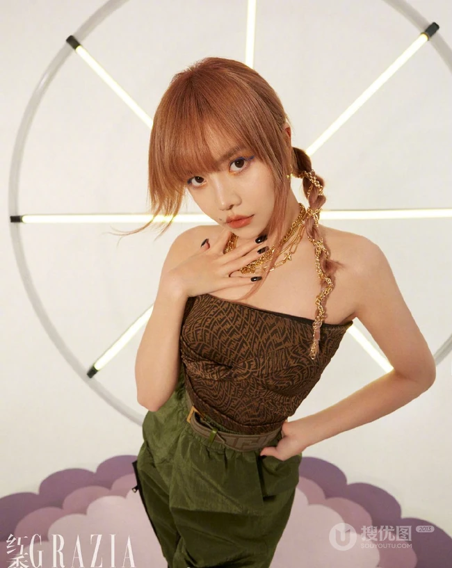THE9女团成员周年照登杂志酷美写真图片