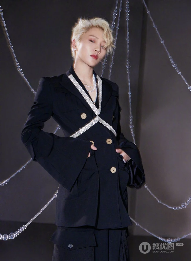 THE9女团成员周年照登杂志酷美写真图片
