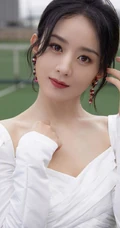 赵丽颖扎红色头巾搭配打褶连衣白裙纯净甜美户外写真图片