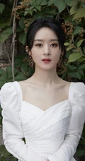 赵丽颖扎红色头巾搭配打褶连衣白裙纯净甜美户外写真图片