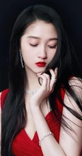 关晓彤气质热情大红长裙着身显高挑身材白皙大长腿写真图片
