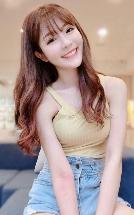 台湾女生倪暄招牌式甜美笑容甜到心里超可爱气质自拍生活照图片