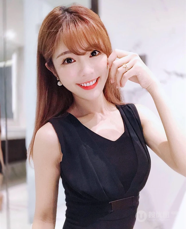 台湾女生倪暄招牌式甜美笑容甜到心里超可爱气质自拍生活照图片