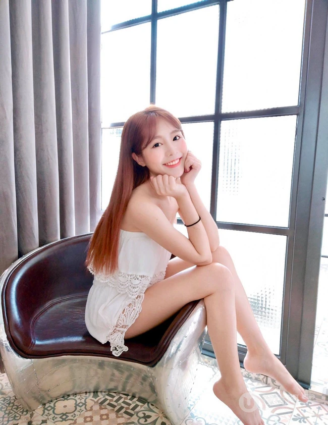 台湾女生倪暄招牌式甜美笑容甜到心里超可爱气质自拍生活照图片