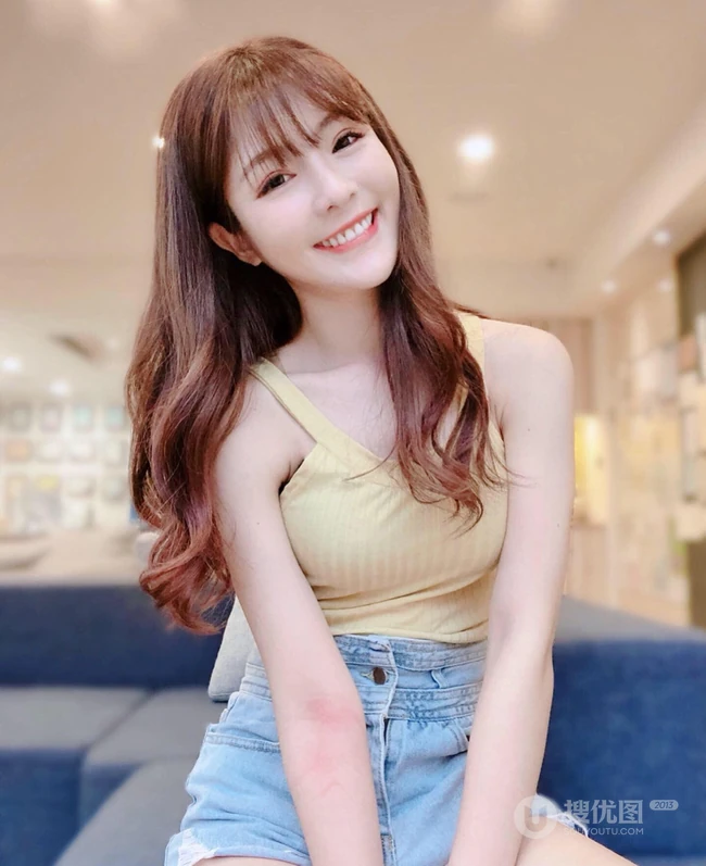 台湾女生倪暄招牌式甜美笑容甜到心里超可爱气质自拍生活照图片