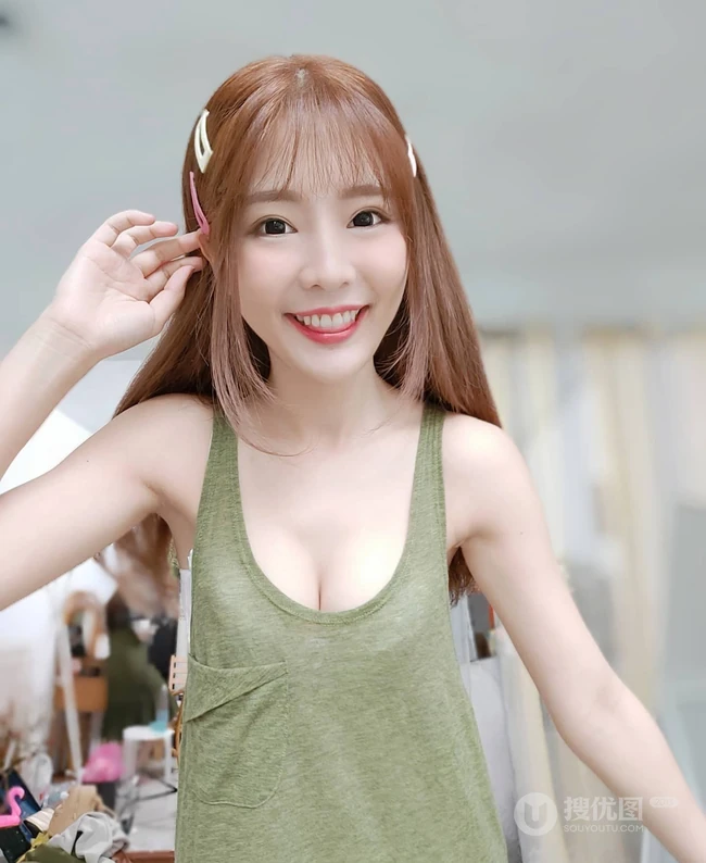 台湾女生倪暄招牌式甜美笑容甜到心里超可爱气质自拍生活照图片