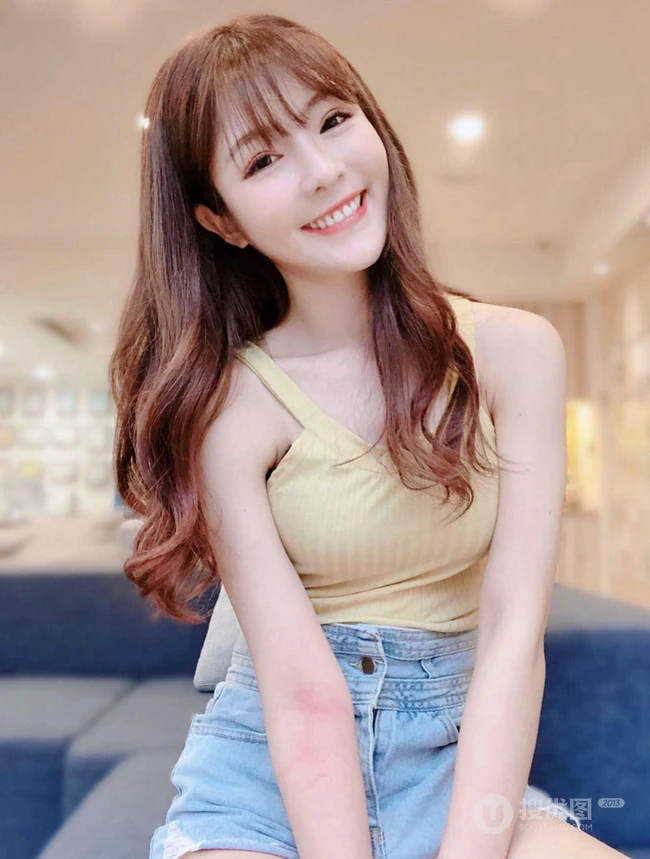 台湾女生倪暄招牌式甜美笑容甜到心里超可爱气质自拍生活照图片