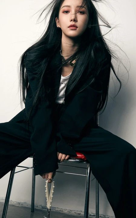 美女小姐姐姜贞羽酷黑穿搭手机壁纸图片