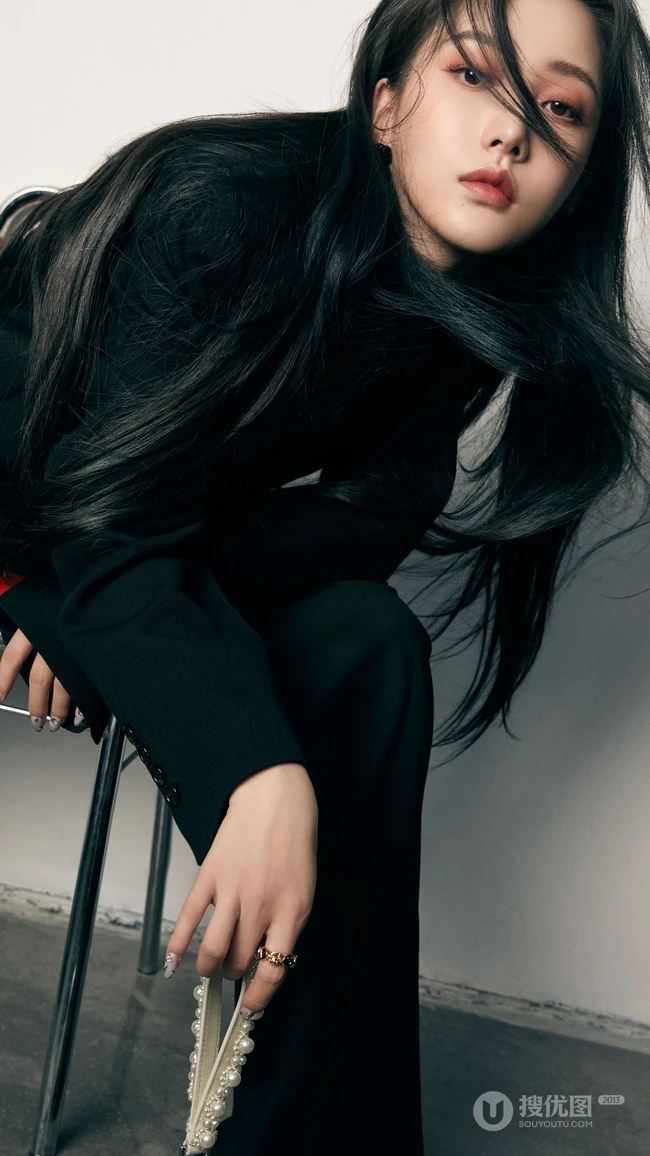美女小姐姐姜贞羽酷黑穿搭手机壁纸图片