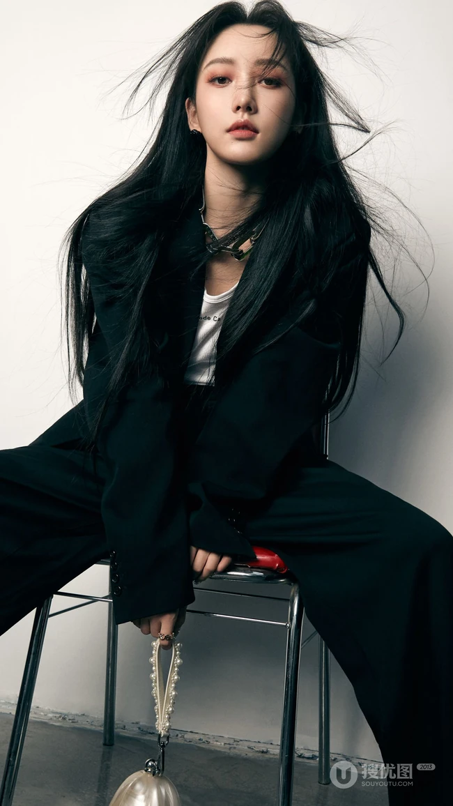 美女小姐姐姜贞羽酷黑穿搭手机壁纸图片
