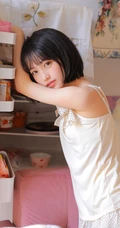 漂亮的短发少女小姐姐丝滑肩带睡裙短裤穿搭温柔可人居家图片