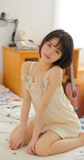 漂亮的短发少女小姐姐丝滑肩带睡裙短裤穿搭温柔可人居家图片