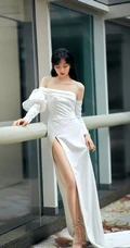 女演员孙千气质礼裙白裙倚靠阳台写真照片