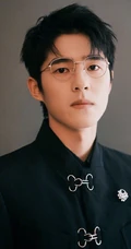 刘昊然黑衣套装搭配金边眼镜斯文帅气写真照片