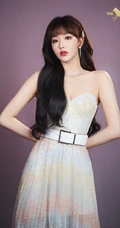 孔雪儿气质梦幻V领配色长裙温婉写真图片