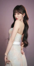 孔雪儿气质梦幻V领配色长裙温婉写真图片