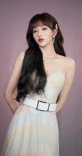 孔雪儿气质梦幻V领配色长裙温婉写真图片