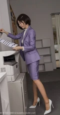 正在办公司打印资料的新疆女生小热巴职场制服装气质写真套图