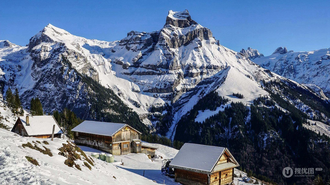 皑皑白雪，雪山，小木屋唯美景色壁纸图片