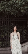 欧阳娜娜甜美清新礼裙印花裙街拍写真图片