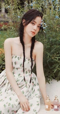 欧阳娜娜甜美清新礼裙印花裙街拍写真图片