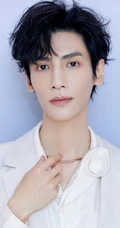 罗云熙纯白西服穿搭帅气手机壁纸图片